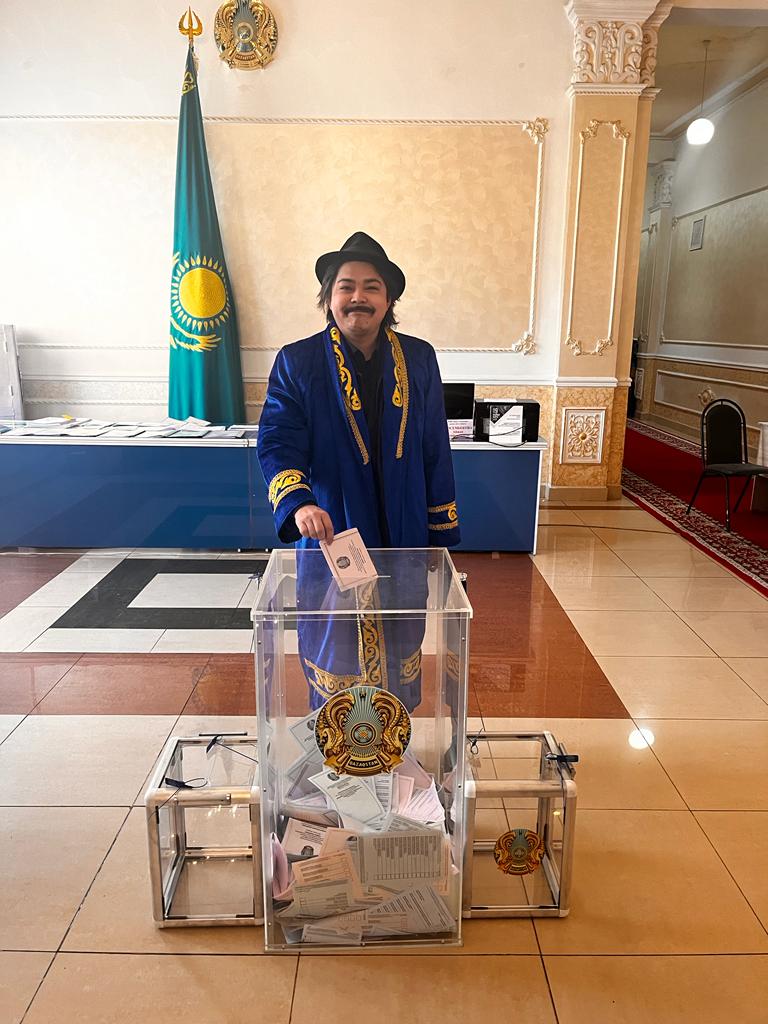 Сегодня в избирательном участке отдал свой голос молодой учёный и преподаватель города Талдыкорган - Тойгулов Таир Талгатович.